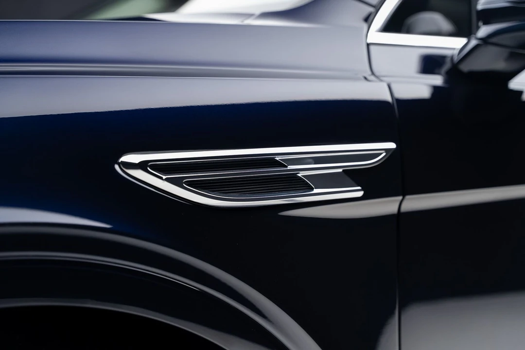 2024 Bentley Bentayga - Image 23 of 31