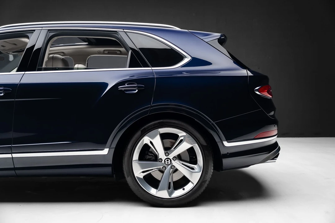 2024 Bentley Bentayga - Image 20 of 31