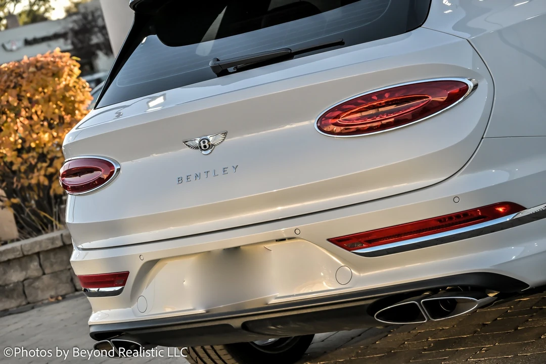 2024 Bentley Bentayga - Image 15 of 21