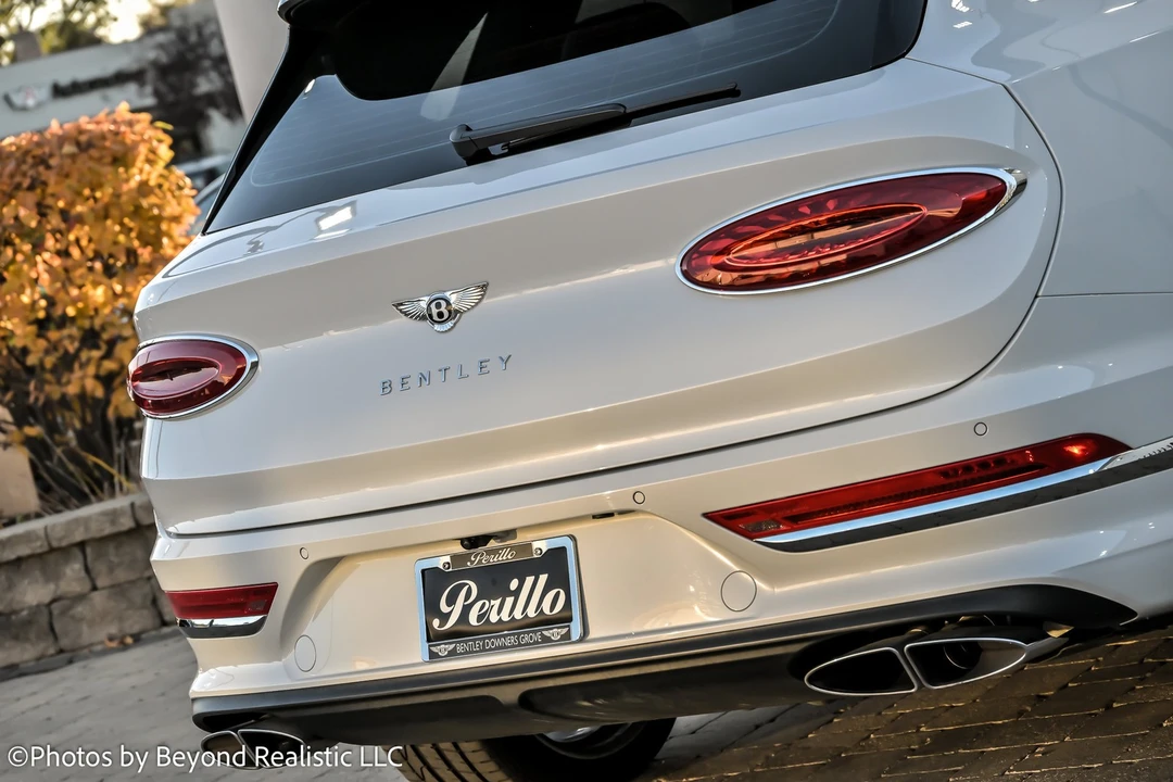 2024 Bentley Bentayga - Image 15 of 21