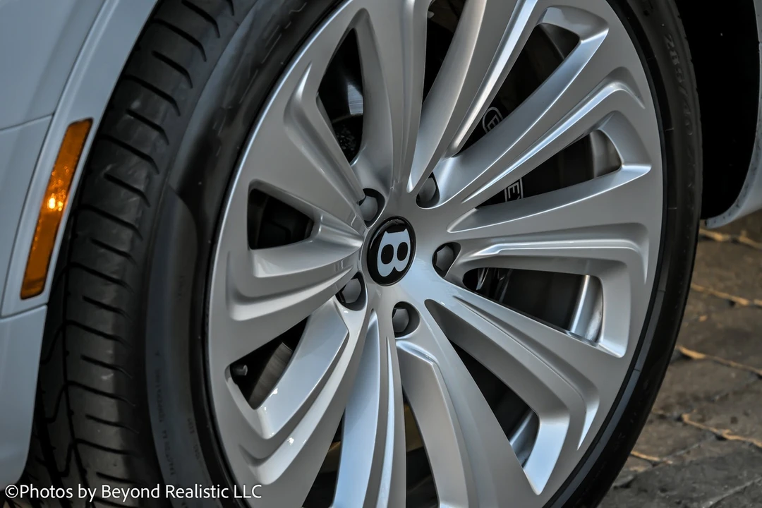 2024 Bentley Bentayga - Image 13 of 21