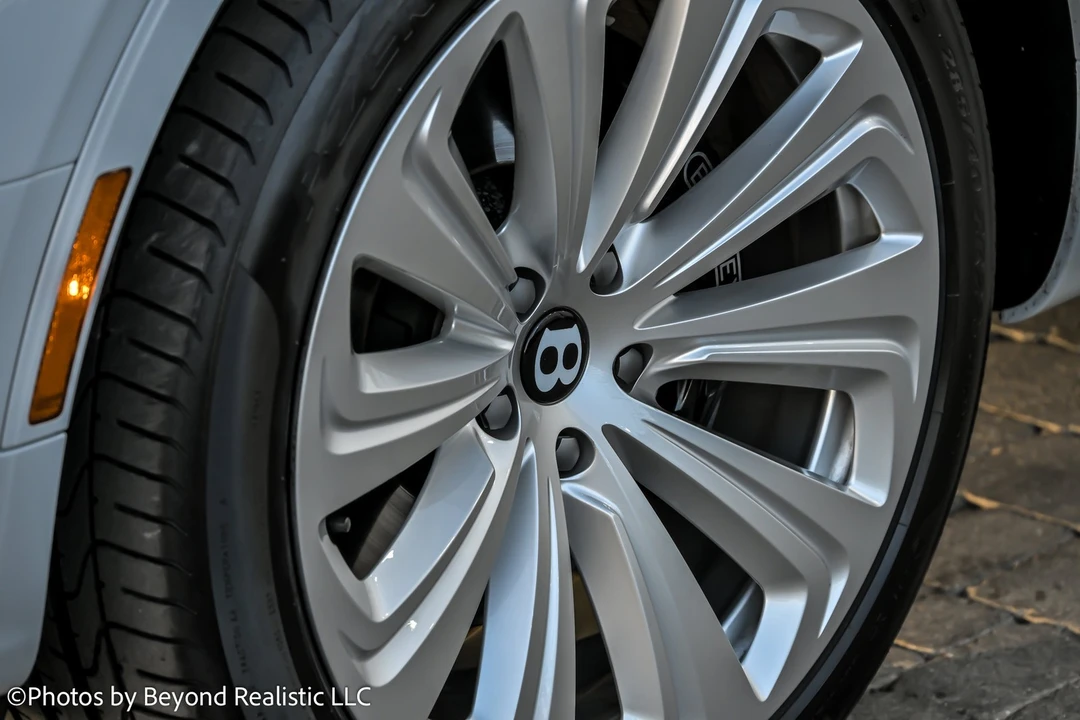 2024 Bentley Bentayga - Image 13 of 21