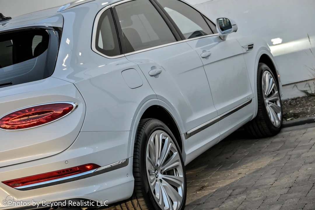 2024 Bentley Bentayga - Image 9 of 21