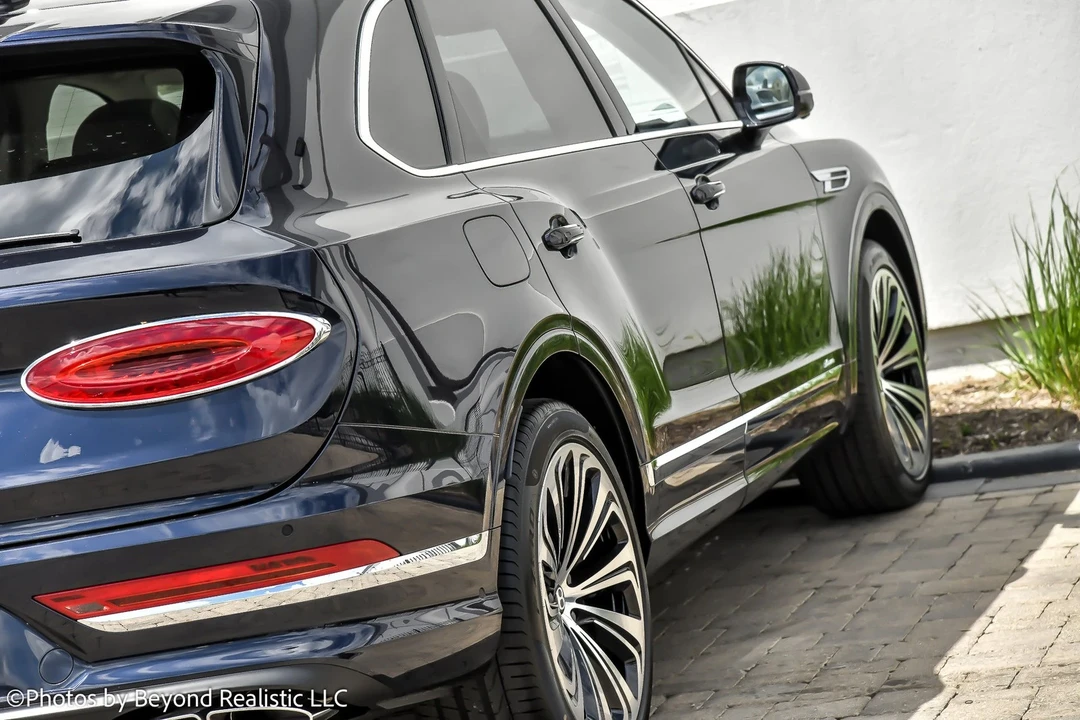 2024 Bentley Bentayga - Image 9 of 21