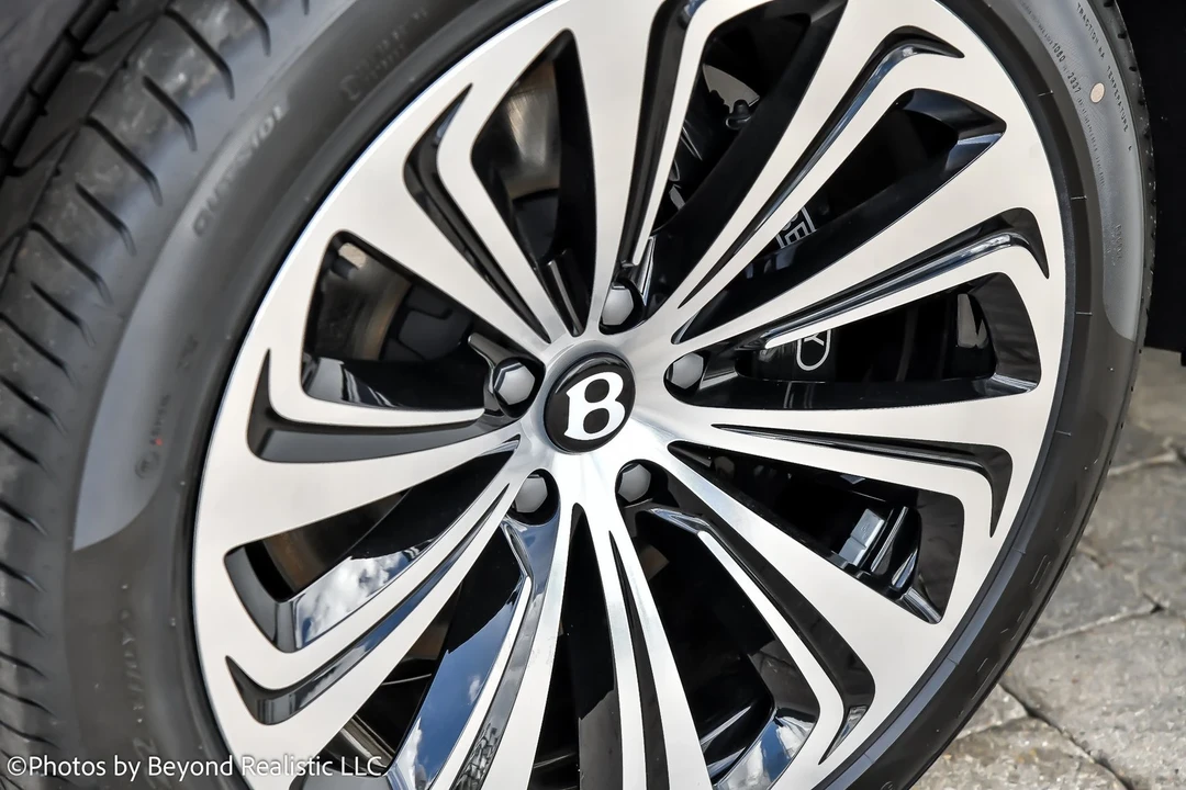 2024 Bentley Bentayga - Image 13 of 21