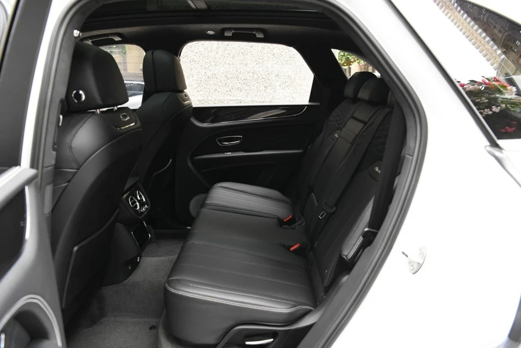 2024 Bentley Bentayga - Image 11 of 12
