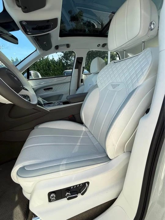 2024 Bentley Bentayga - Image 17 of 21