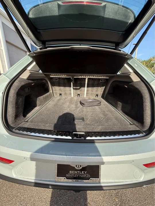 2024 Bentley Bentayga - Image 6 of 21