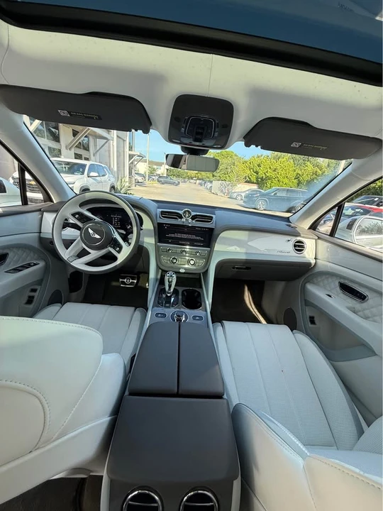 2024 Bentley Bentayga - Image 19 of 21