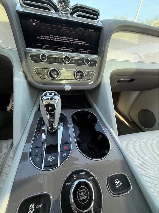 2024 Bentley Bentayga - Image 13 of 21