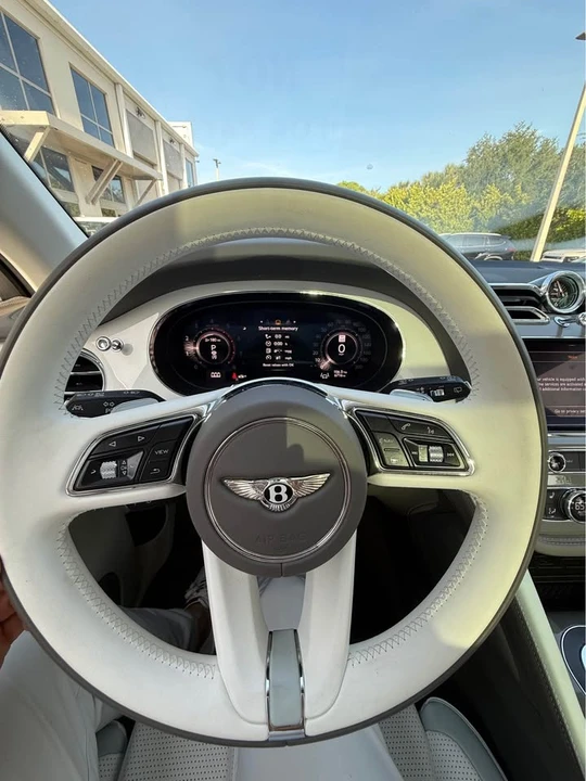 2024 Bentley Bentayga - Image 9 of 21