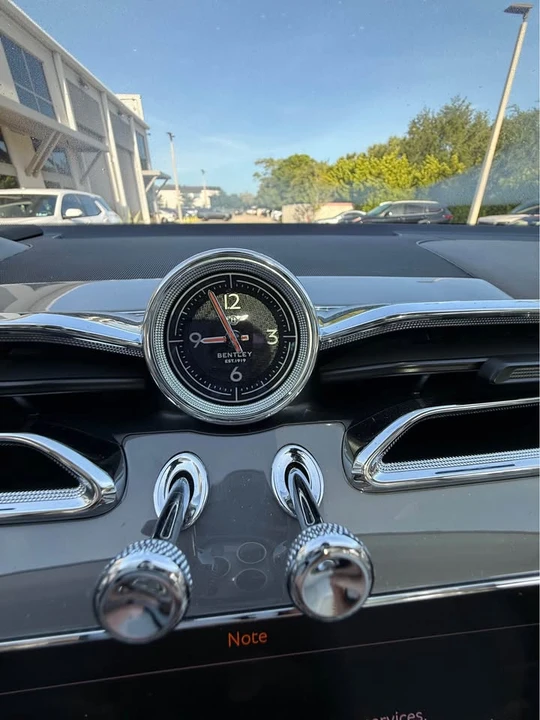 2024 Bentley Bentayga - Image 12 of 21
