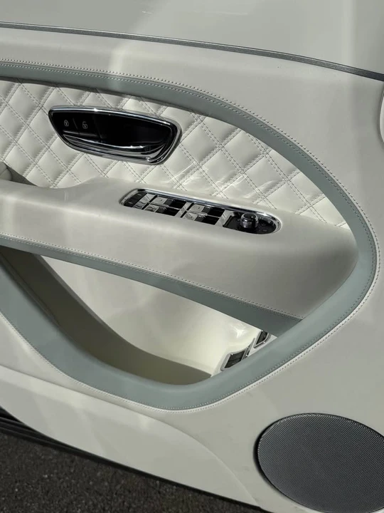 2024 Bentley Bentayga - Image 11 of 21