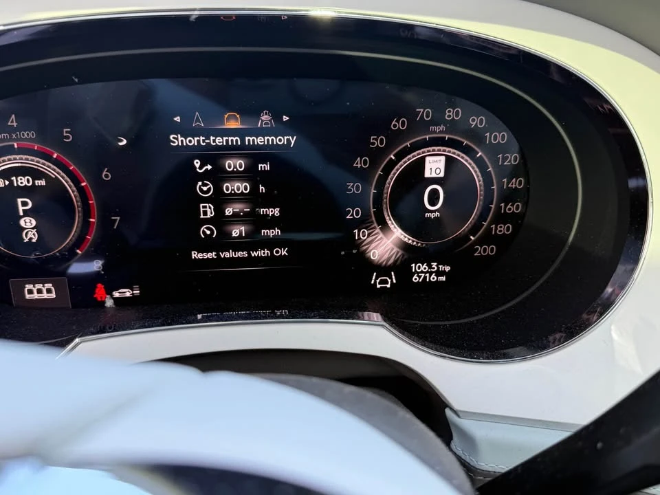 2024 Bentley Bentayga - Image 10 of 21
