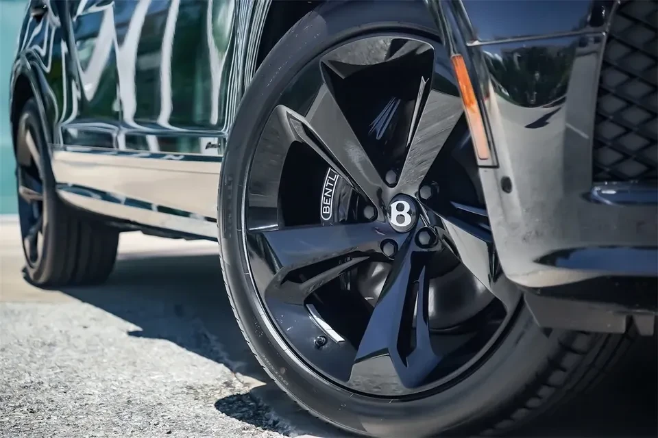 2024 Bentley Bentayga - Image 2 of 20
