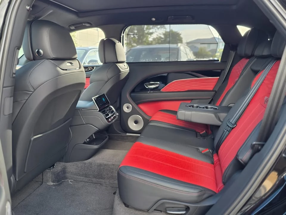 2024 Bentley Bentayga - Image 16 of 20
