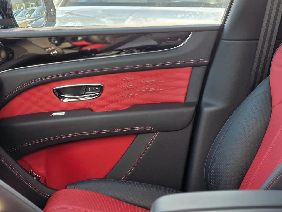 2024 Bentley Bentayga - Image 13 of 20