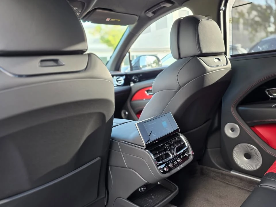 2024 Bentley Bentayga - Image 17 of 20