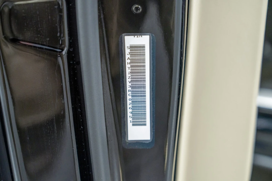 2024 Bentley Bentayga - Image 19 of 21