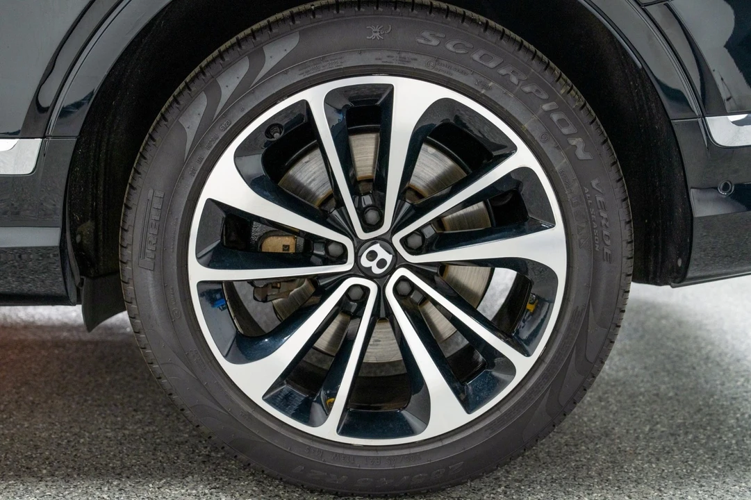 2024 Bentley Bentayga - Image 10 of 21