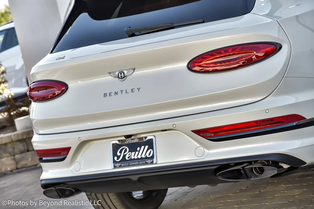 2024 Bentley Bentayga - Image 15 of 21