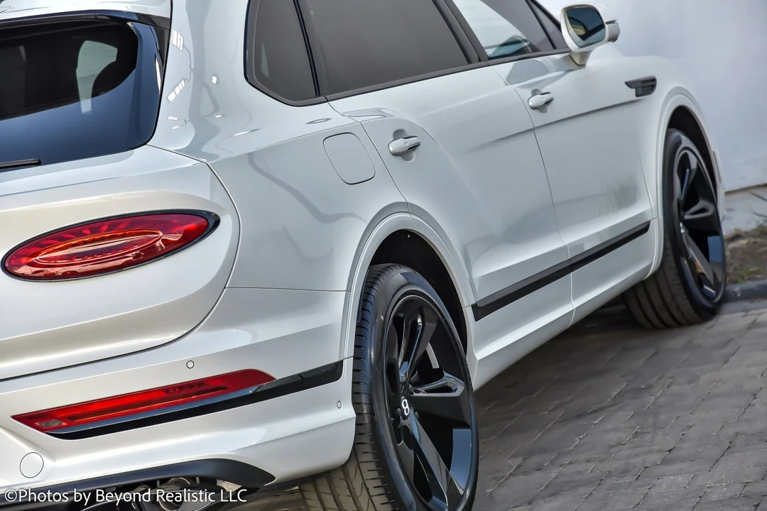 2024 Bentley Bentayga - Image 9 of 21