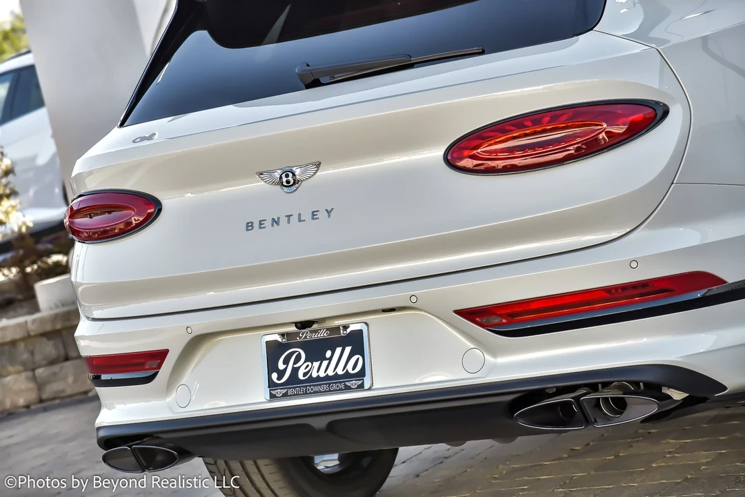2024 Bentley Bentayga - Image 15 of 21