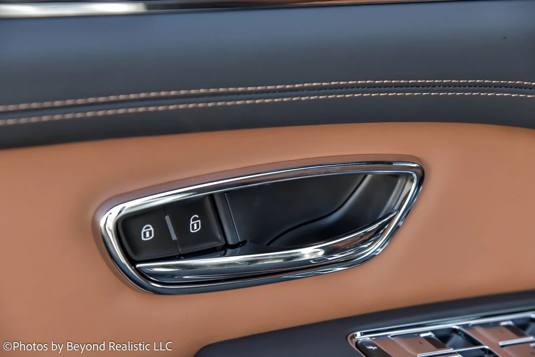 2024 Bentley Bentayga - Image 19 of 21