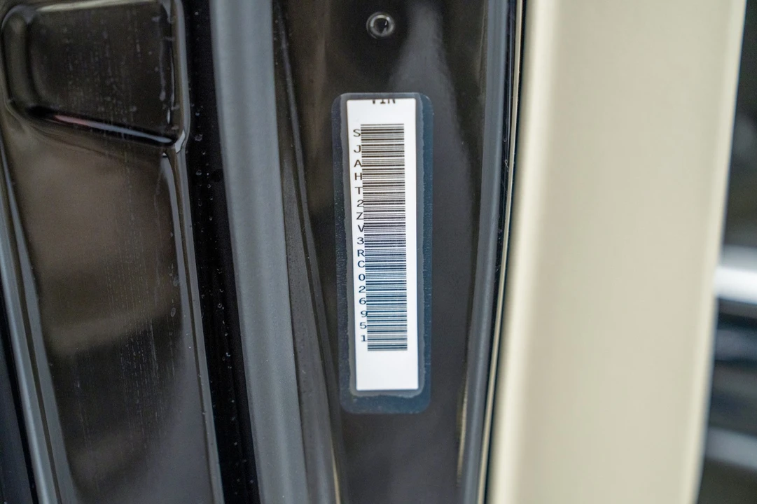 2024 Bentley Bentayga - Image 19 of 21