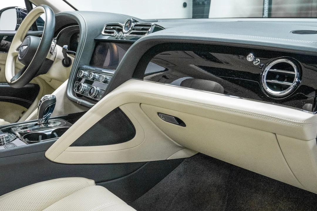 2024 Bentley Bentayga - Image 13 of 21