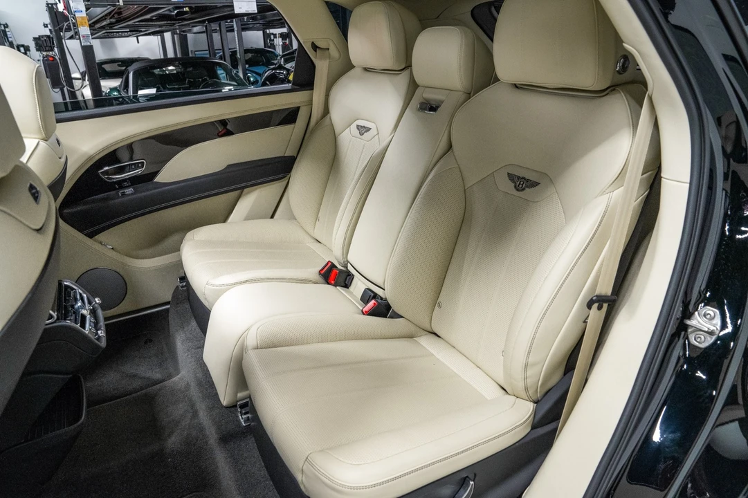 2024 Bentley Bentayga - Image 15 of 21