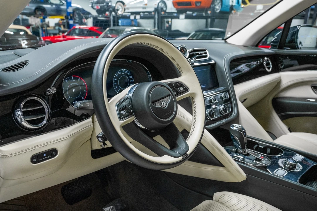 2024 Bentley Bentayga - Image 12 of 21