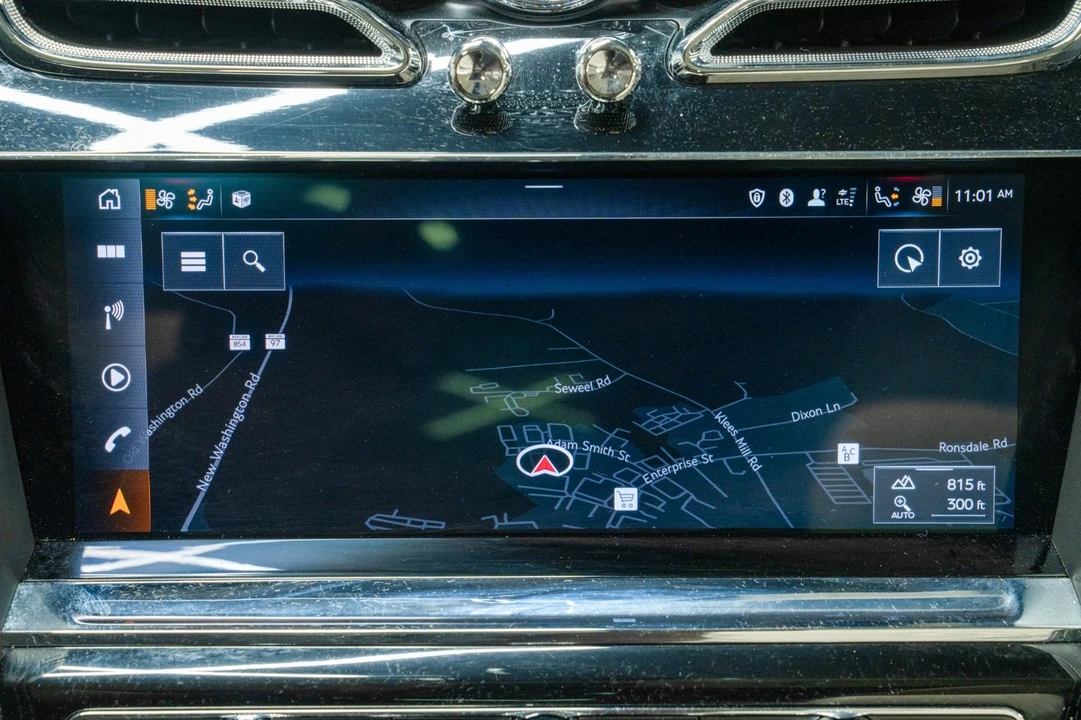 2024 Bentley Bentayga - Image 16 of 21