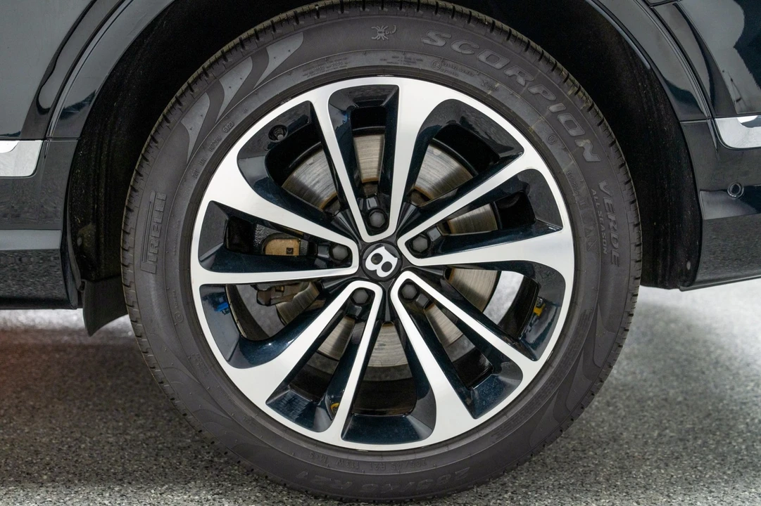 2024 Bentley Bentayga - Image 10 of 21