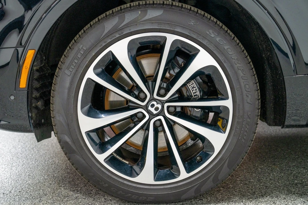 2024 Bentley Bentayga - Image 9 of 21