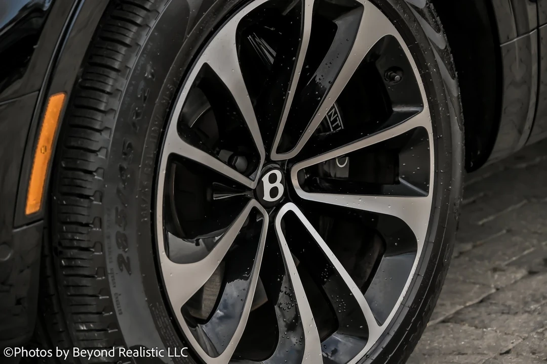 2024 Bentley Bentayga - Image 13 of 21