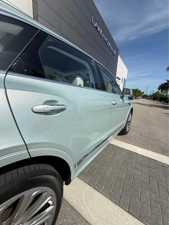 2024 Bentley Bentayga - Image 13 of 20