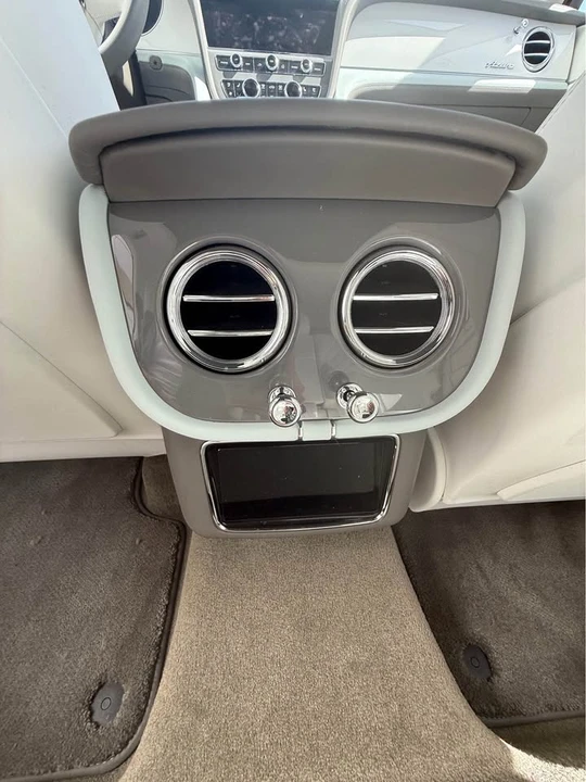 2024 Bentley Bentayga - Image 16 of 20