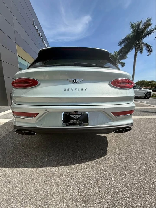 2024 Bentley Bentayga - Image 14 of 20