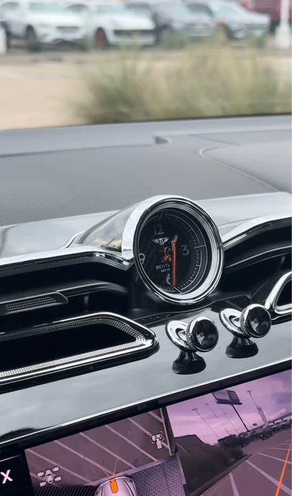 2024 Bentley Bentayga - Image 16 of 19