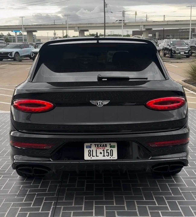 2024 Bentley Bentayga - Image 8 of 19