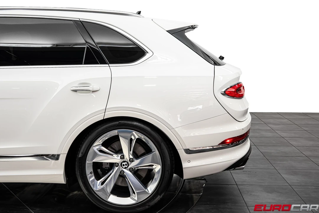 2024 Bentley Bentayga - Image 14 of 31