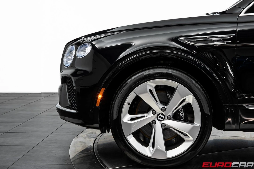 2024 Bentley Bentayga - Image 13 of 31