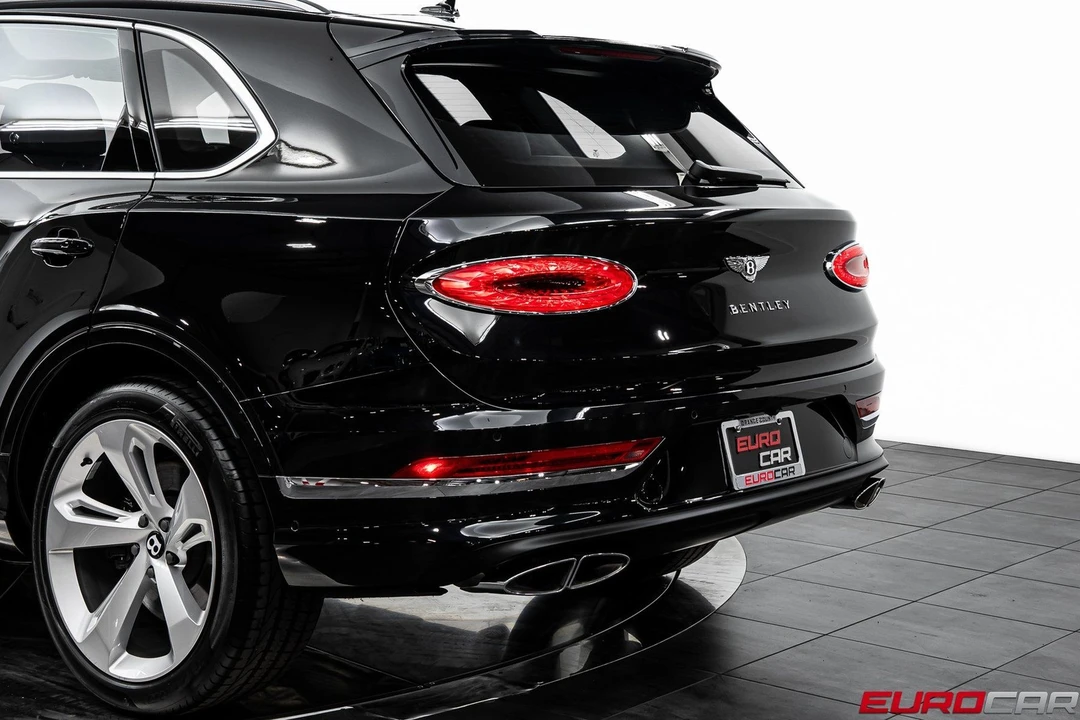 2024 Bentley Bentayga - Image 15 of 31
