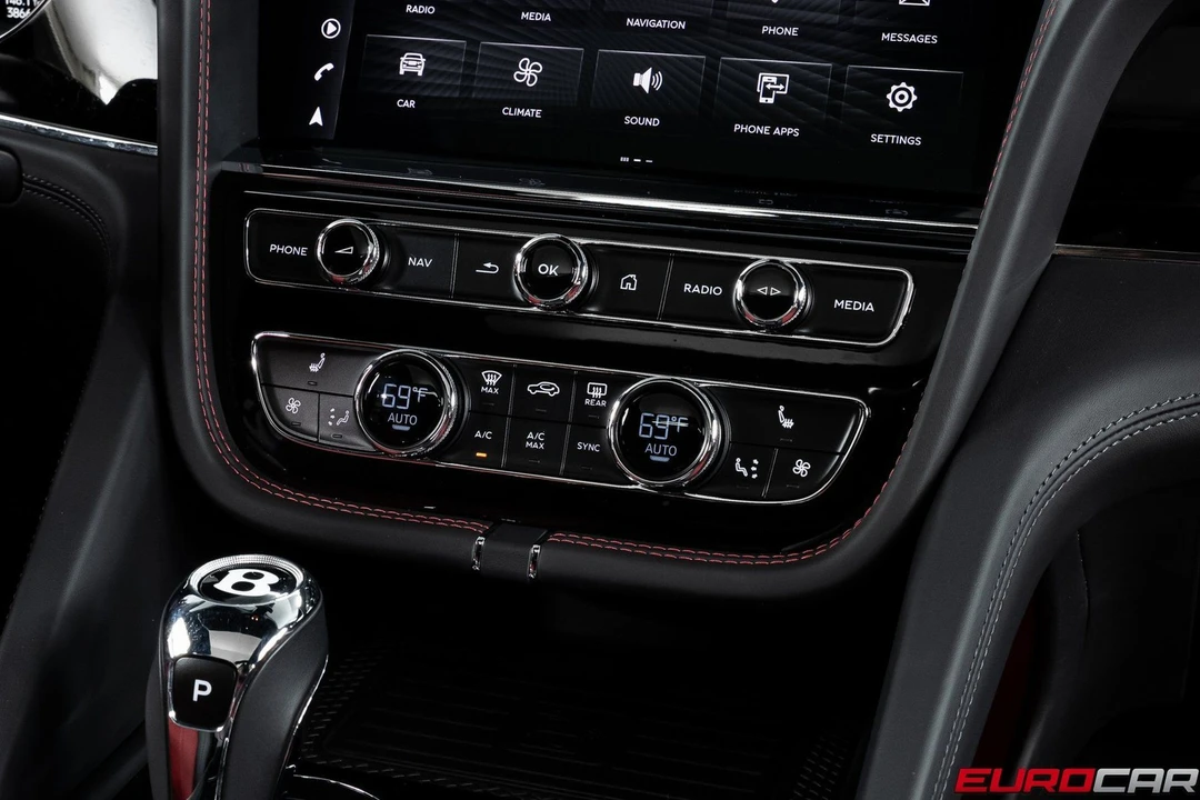 2024 Bentley Bentayga - Image 28 of 31