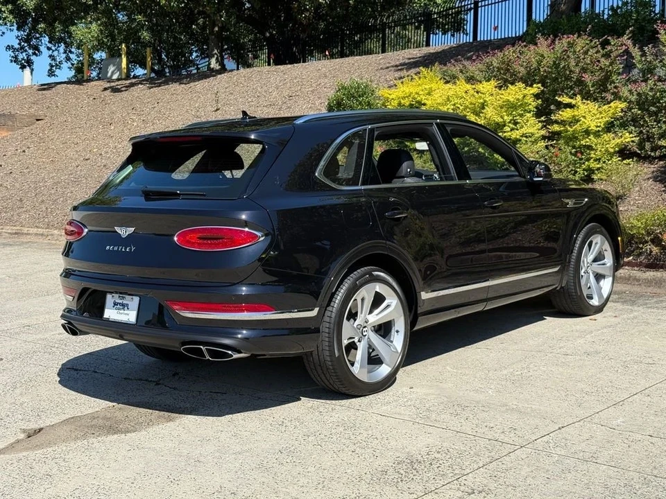 2024 Bentley Bentayga - Image 13 of 21