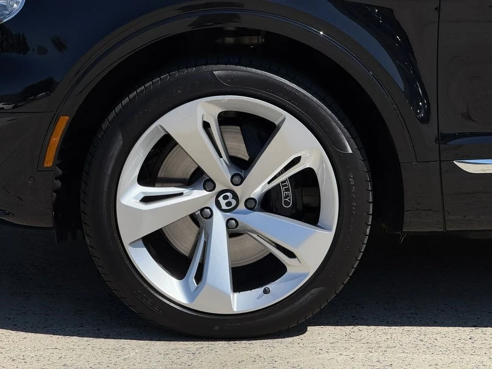 2024 Bentley Bentayga - Image 10 of 21