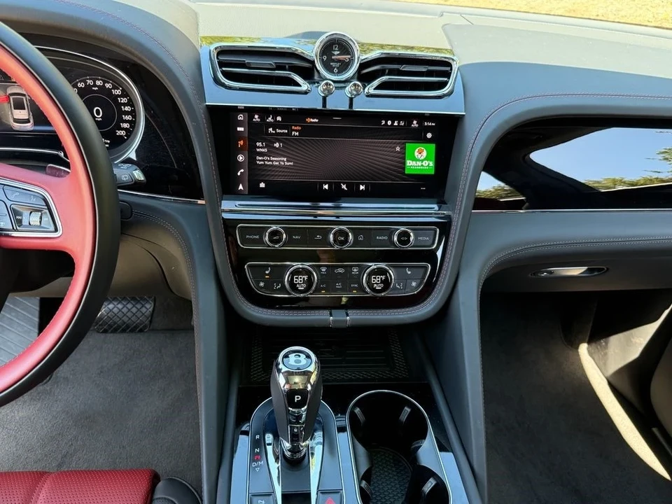 2024 Bentley Bentayga - Image 9 of 21