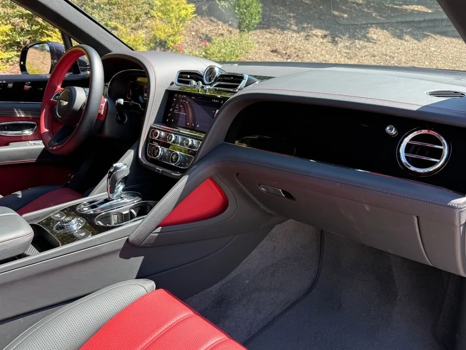 2024 Bentley Bentayga - Image 3 of 21