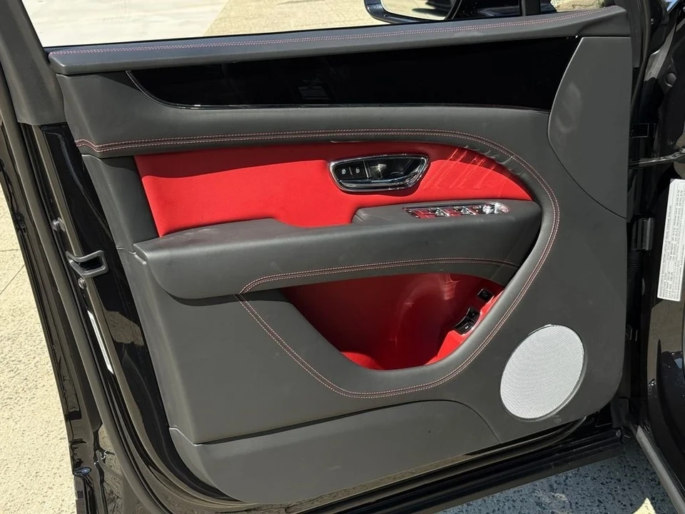 2024 Bentley Bentayga - Image 15 of 21